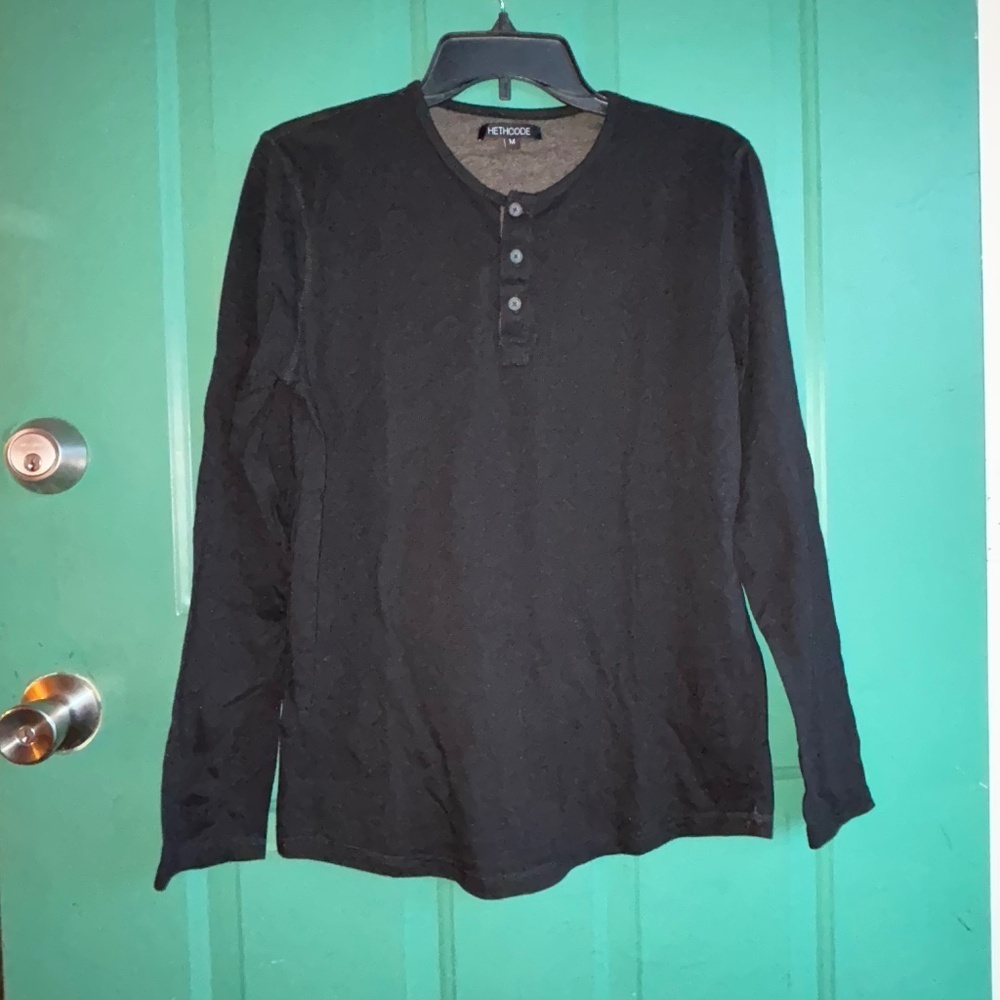 Hethcode size medium mens black Henley shirt